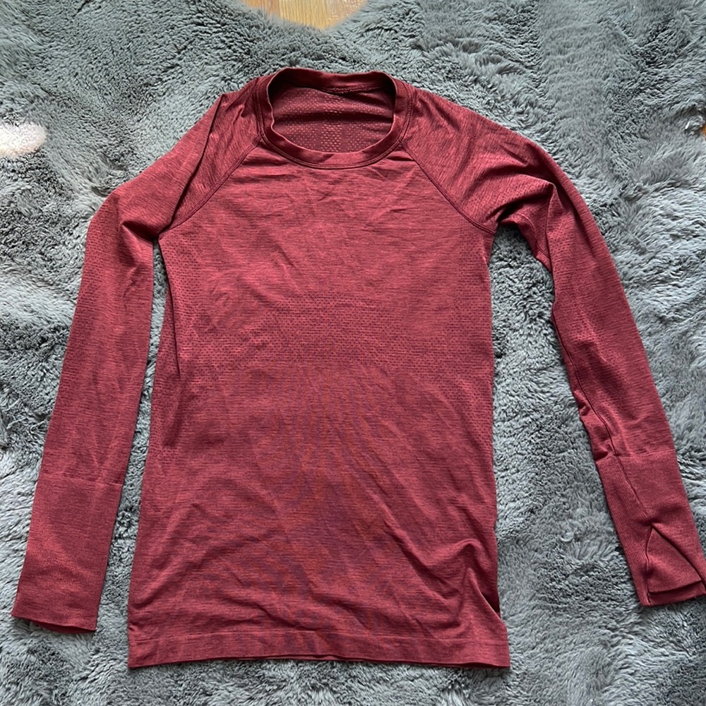 Lululemon athletics women long sleeve/ size S